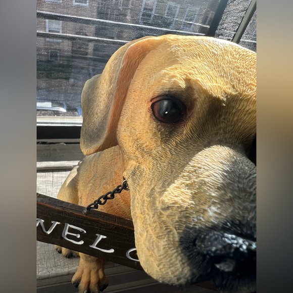 WELCOME Labrador Dog Statuette - Picture 3 of 4